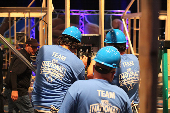 A team of elite electricians competes in Ideal Industries39 2016 National Championship