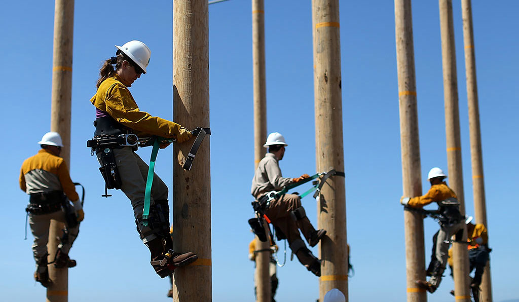 Utility trainees from PG&E PowerPathway pole climbing course 2012