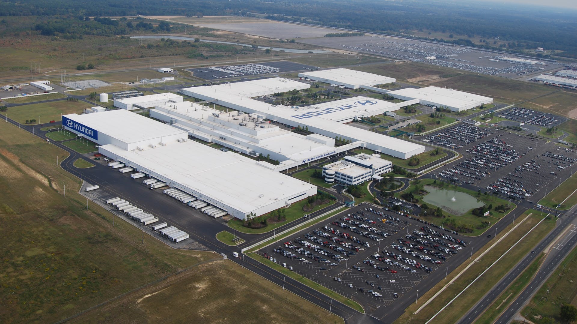 https://img.ewweb.com/files/base/ebm/ewweb/image/2023/11/655cddd7fc6950001edd88c8-hyundaievgeorgiaplant_rendering_1920.png?auto=format%2Ccompress&w=320
