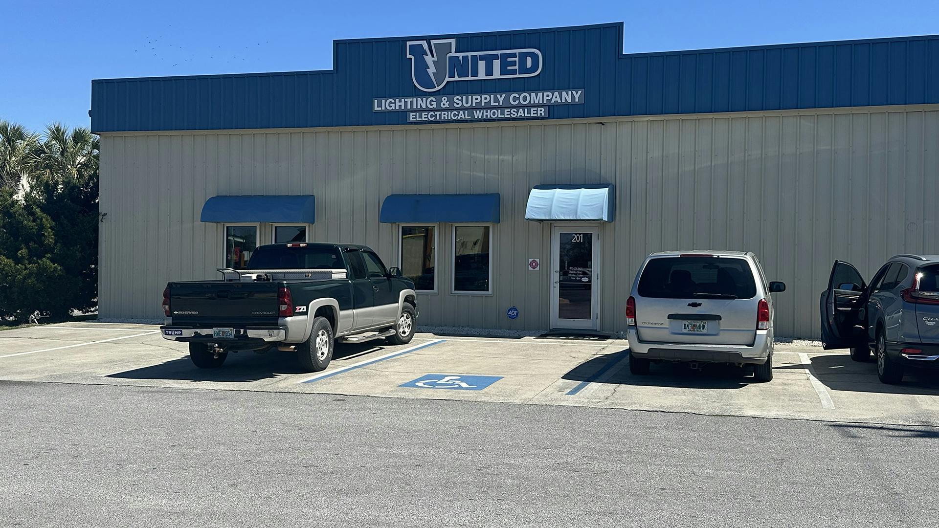 682e3d5e709ae1ee0f480e0d United Lighting Supply Credit To Stacie Nelson Wi